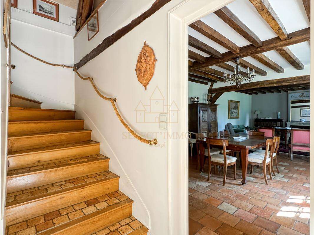 Propriété d'exception de 237m² dans un cadre d'exception et 400m² de dépendances - photo 7