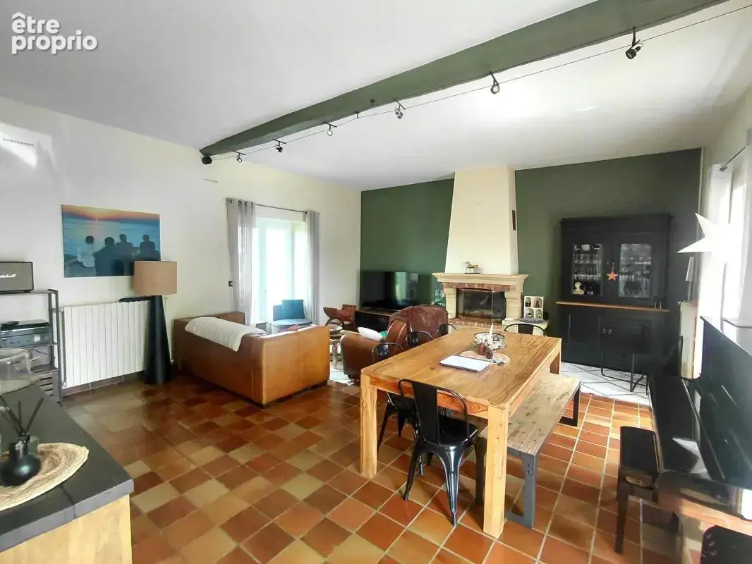Opprtunité, Au calme, Maison en Pierre, grand potentiel - photo 4