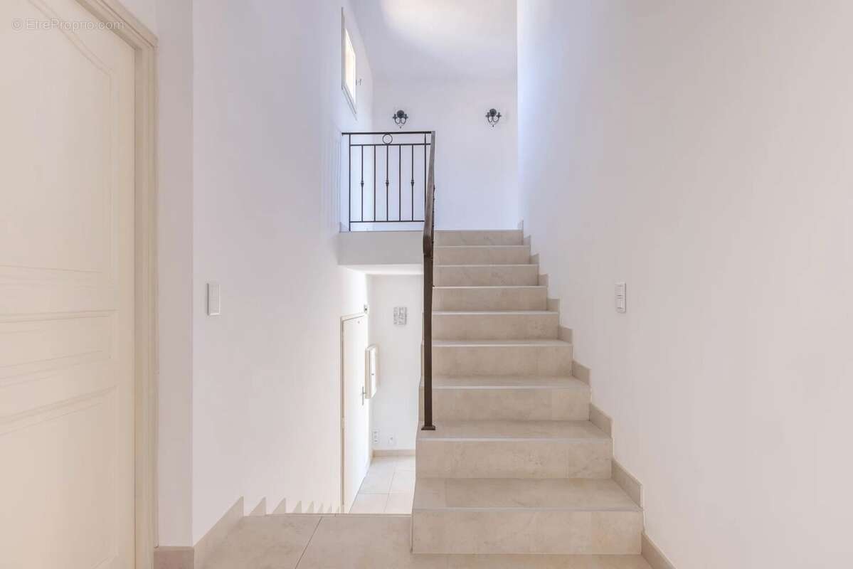 Maison à SAINT-LAURENT-DU-VAR