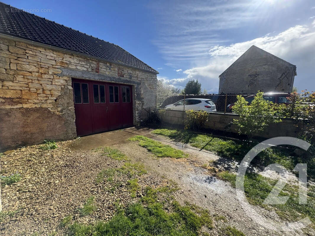 Maison à MAILLY-LA-VILLE