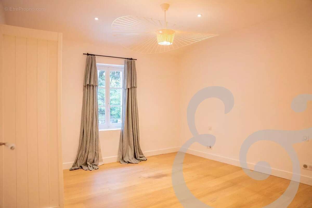 Maison à MAS-BLANC-DES-ALPILLES