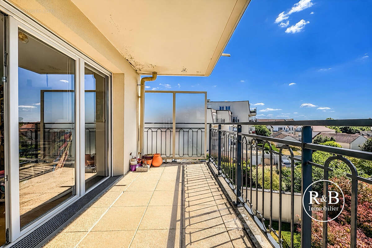 Appartement à LES CLAYES-SOUS-BOIS