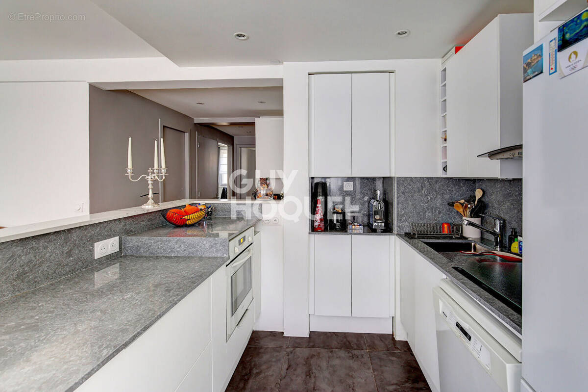 Appartement à PARIS-16E