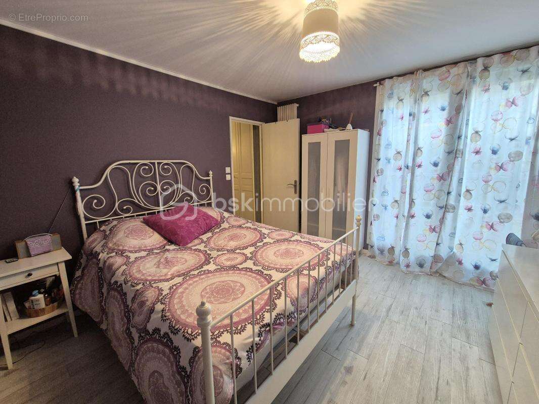 Appartement à COURCOURONNES