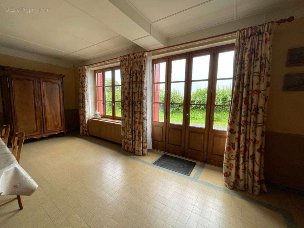 Maison en pierre en bon état avec dépendance 85500€ - photo 2