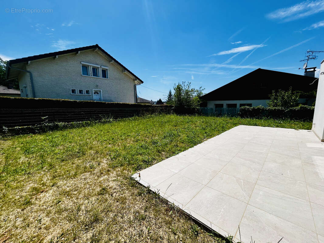 Maison à VILLE-LA-GRAND