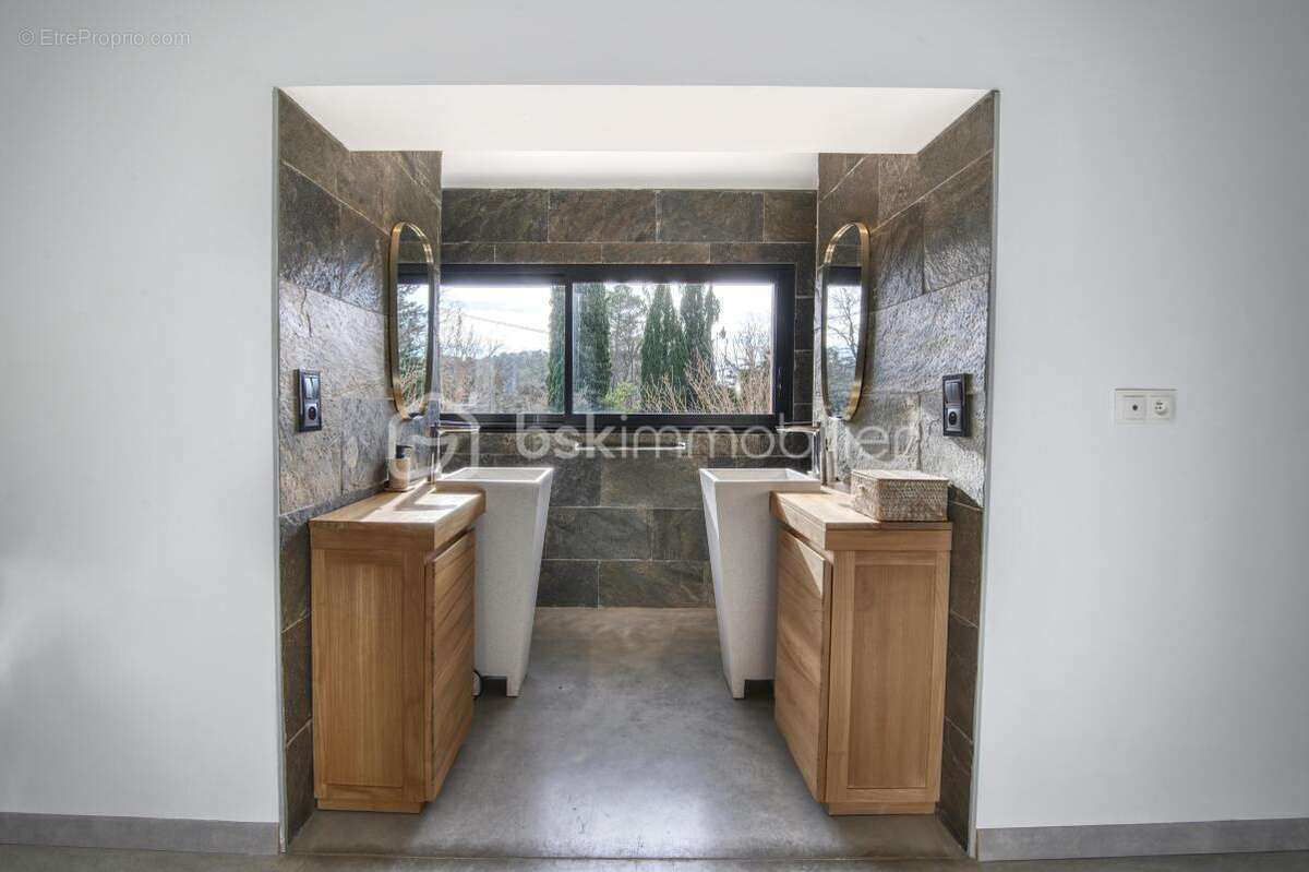 Maison à UCHAUX