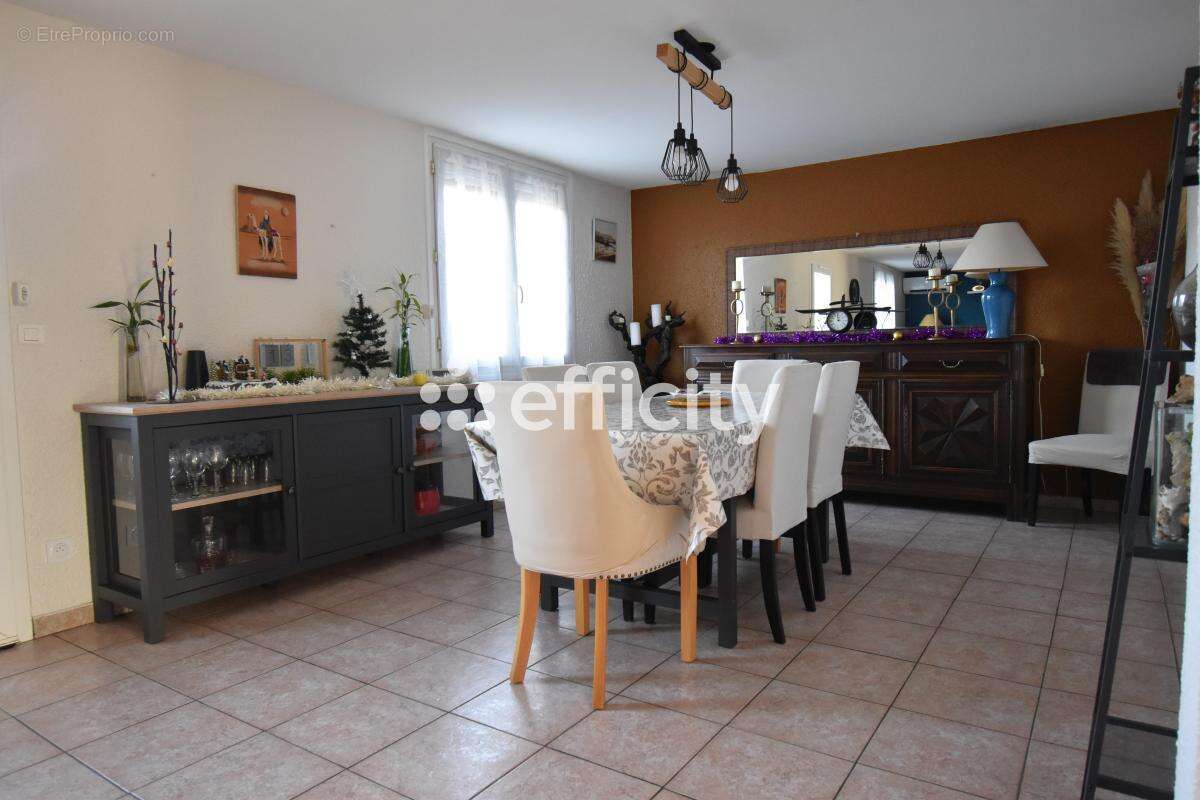 Maison 141 m² à Saint-Cyprien  - photo 3