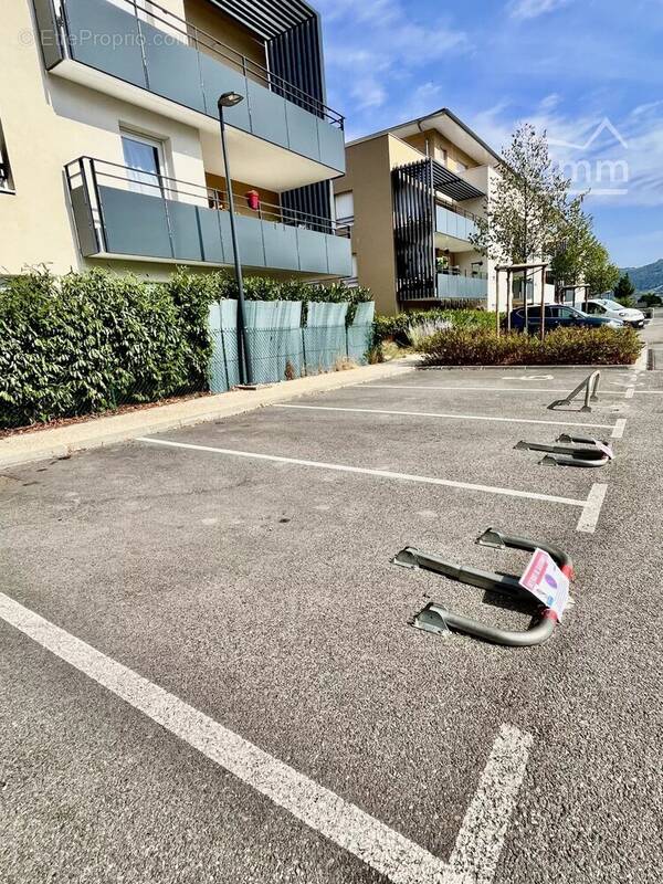 Parking à SAINT-PIERRE-EN-FAUCIGNY