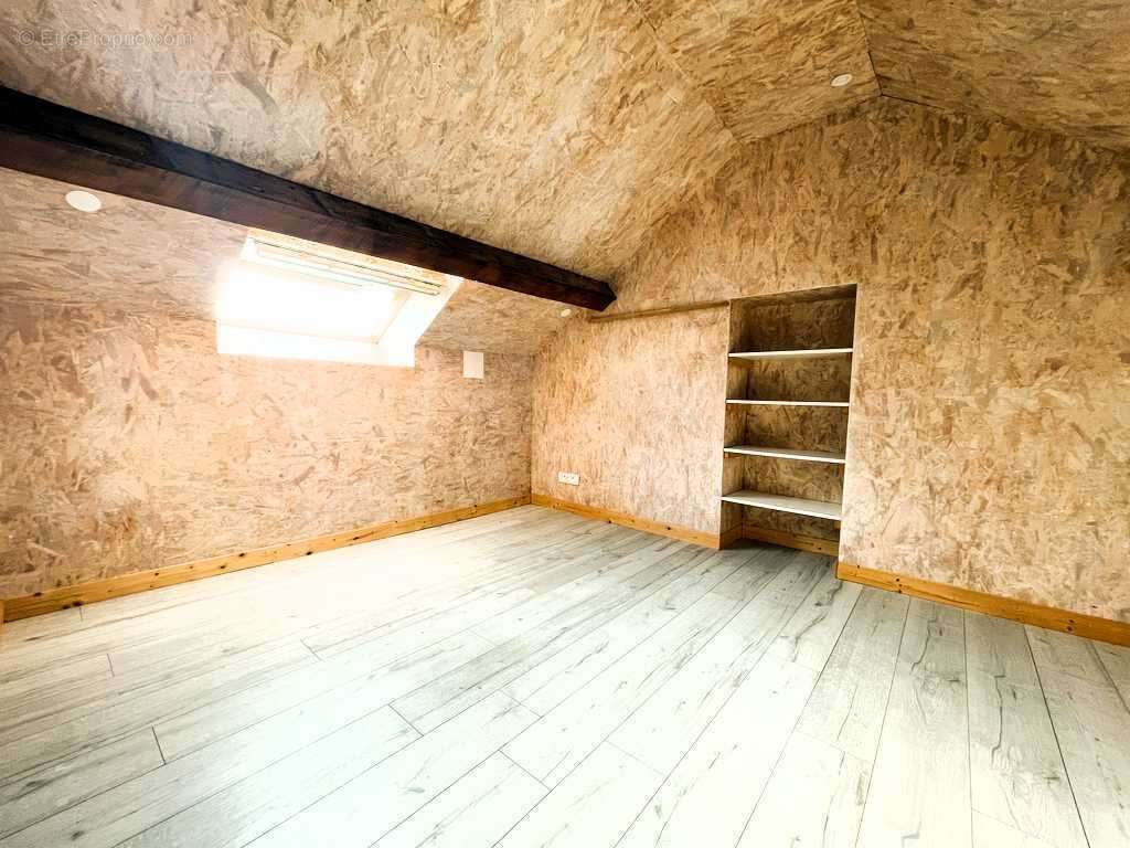 Maison + terrasse et KGB - photo 17