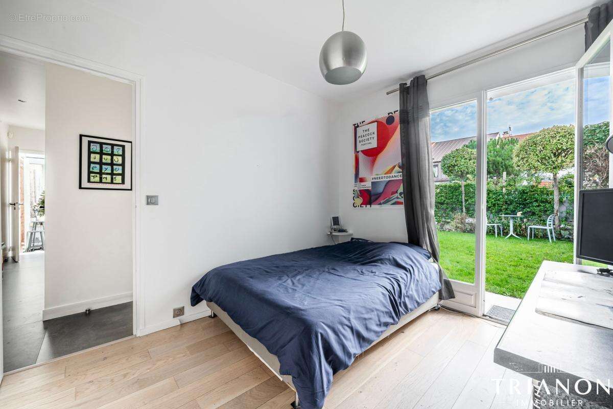 Maison à SURESNES