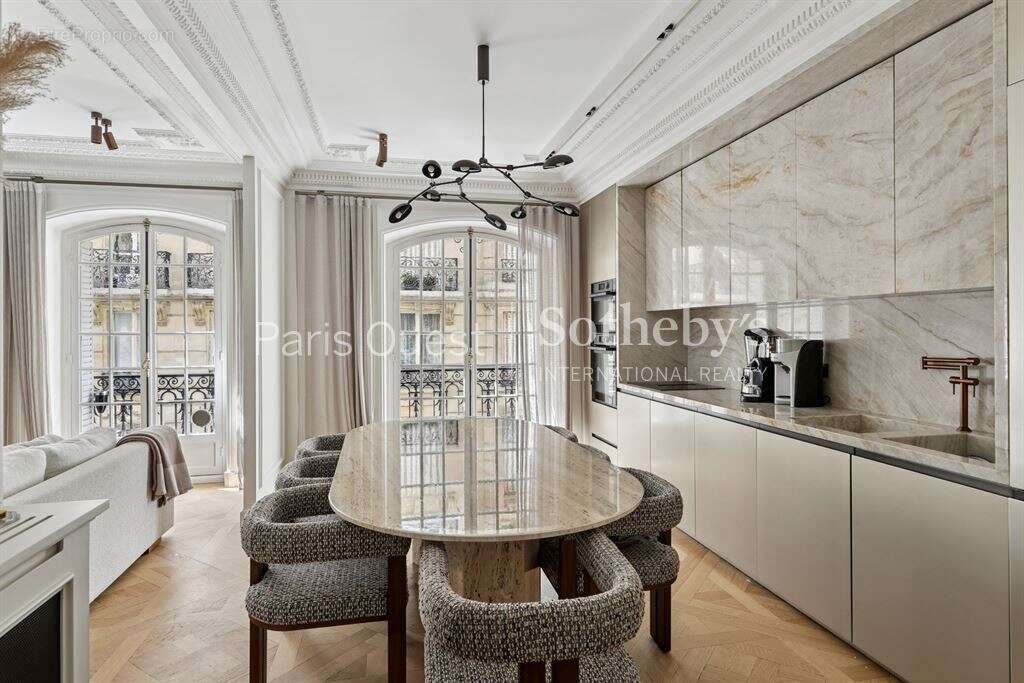 Appartement à NEUILLY-SUR-SEINE