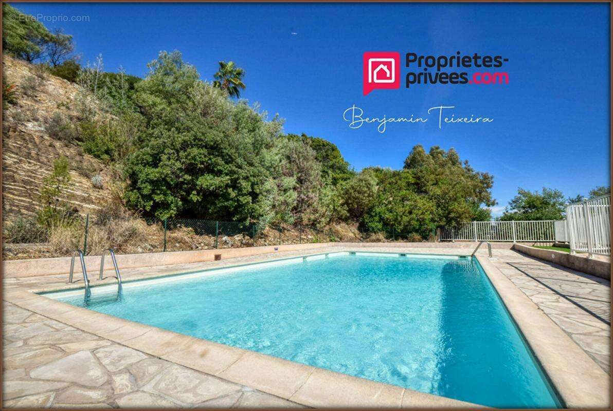 Appartement à ROQUEBRUNE-SUR-ARGENS