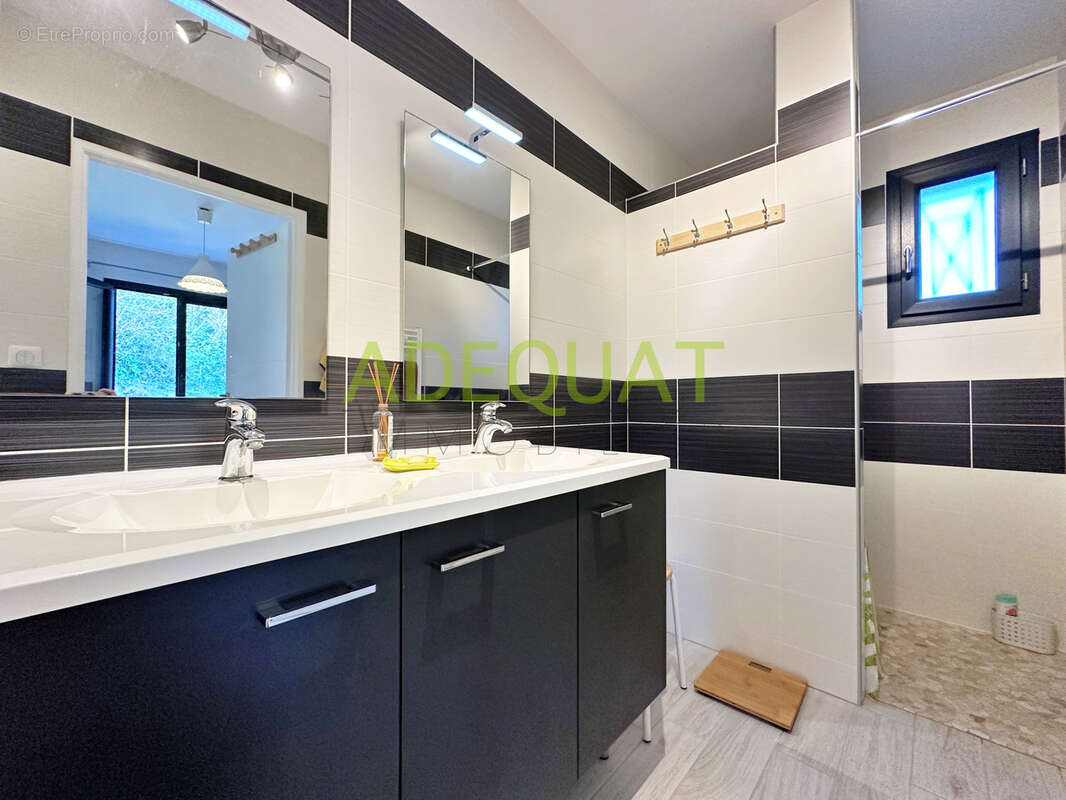 ISLE D'ABEAU EN EXCLU - VILLA T5 avec garage attenant et piscine - photo 10