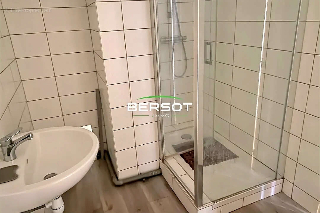 Maison à COMBEAUFONTAINE