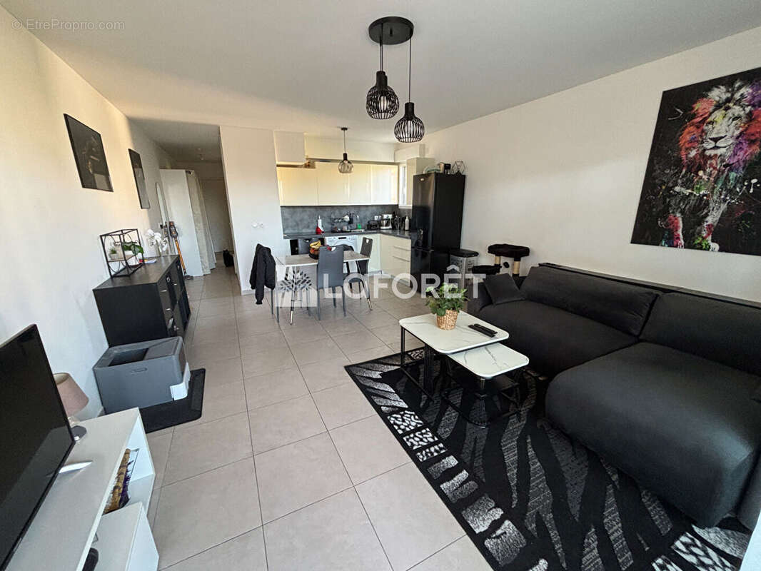 Appartement à SAINT-LAURENT-DU-VAR