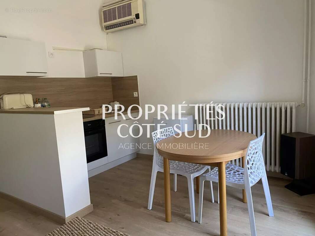 Commerce à LAUDUN-L&#039;ARDOISE