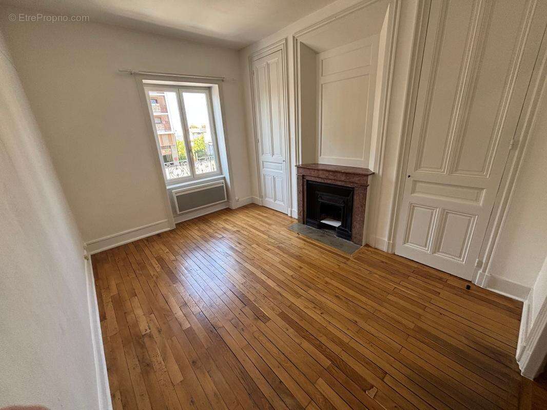 Appartement à SATHONAY-CAMP