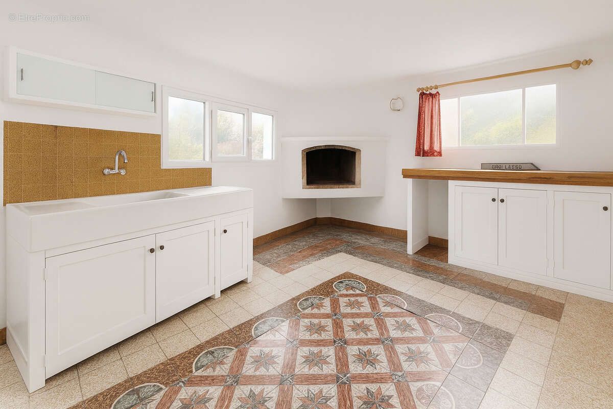 Maison à SAINT-MITRE-LES-REMPARTS