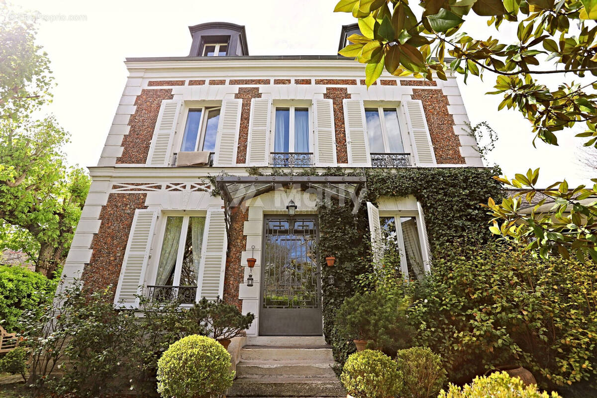 Maison à SAINT-MAUR-DES-FOSSES