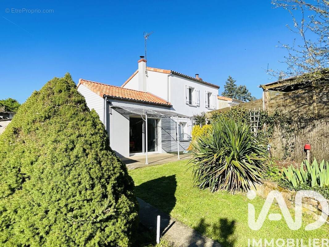 Photo 1 - Maison à CERNUSSON