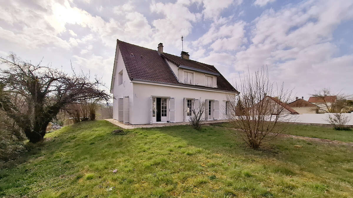 Maison à AIX-EN-OTHE