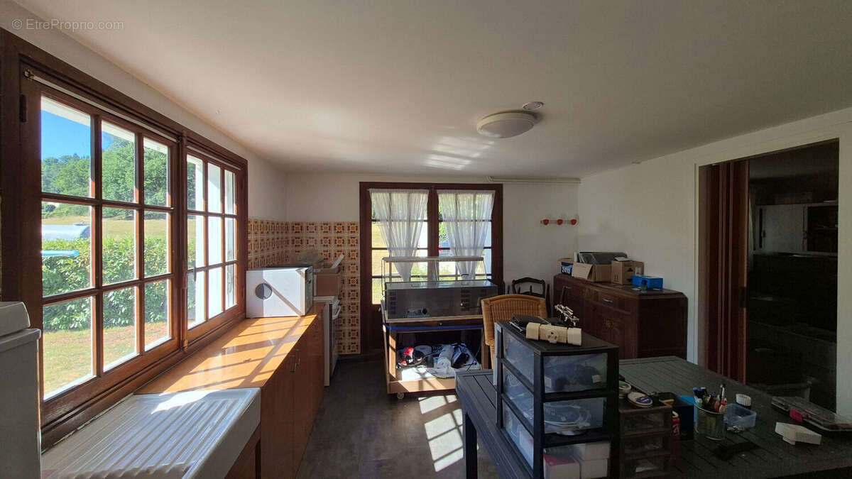 ESPALION, maison de Type 4/5, 140 m² environ, très bon état, terrain de 1000 m² - photo 14