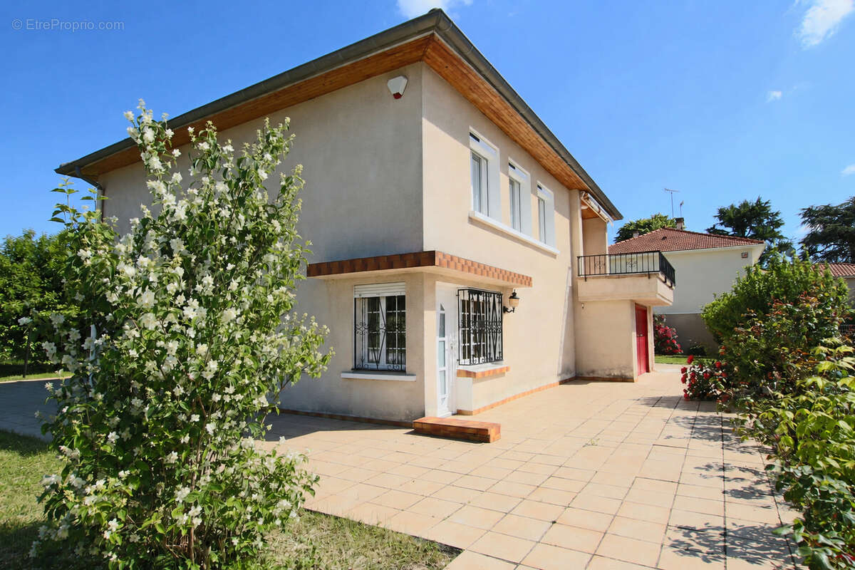 Maison à SAINT-BONNET-DE-MURE