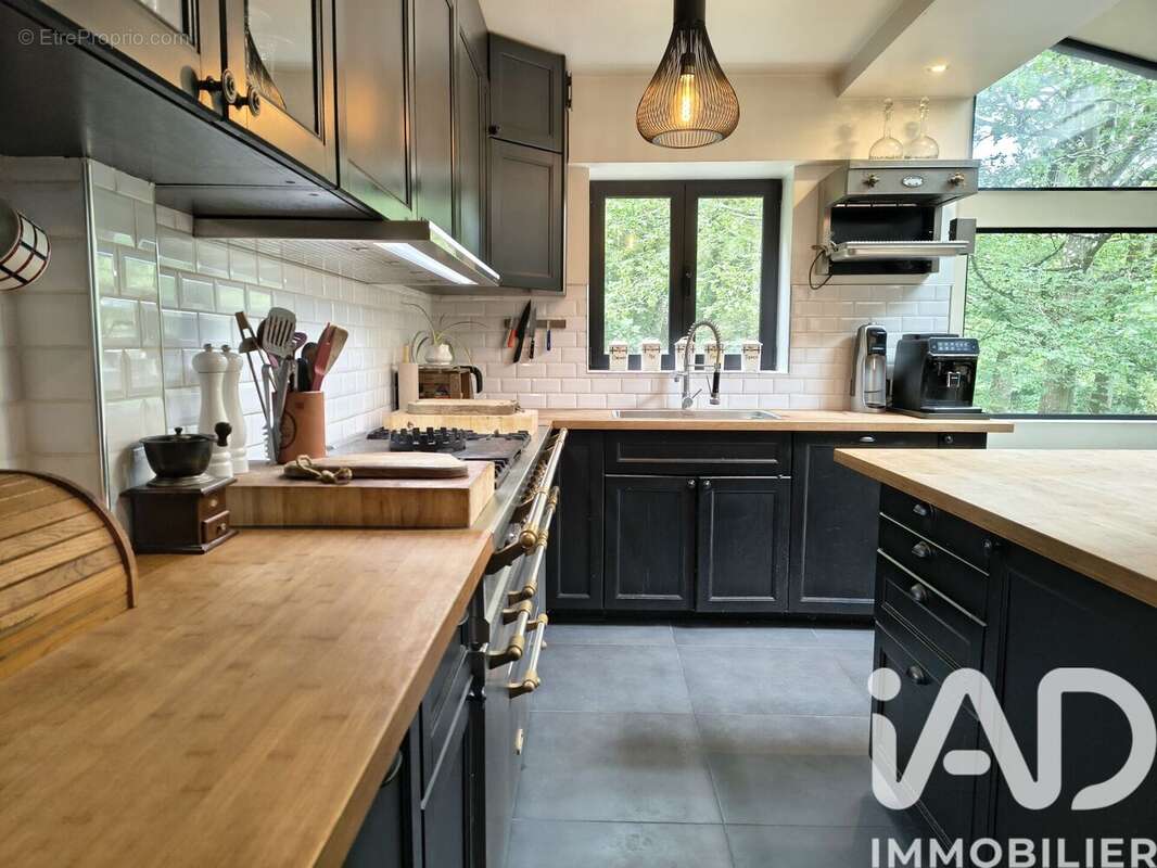 Maison 164 m² à Saint-Arnoult-En-Yvelines  - photo 3
