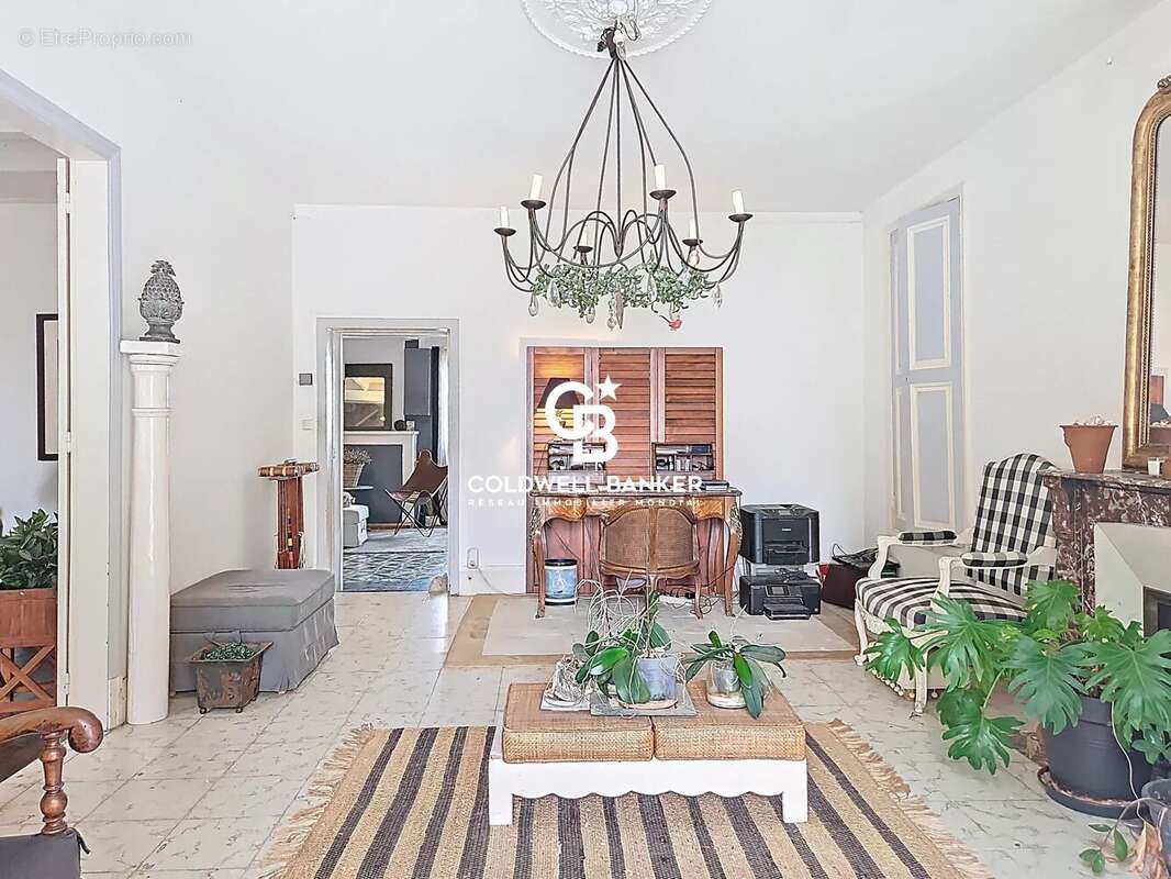 Maison à SAINT-JEAN-D'ANGELY