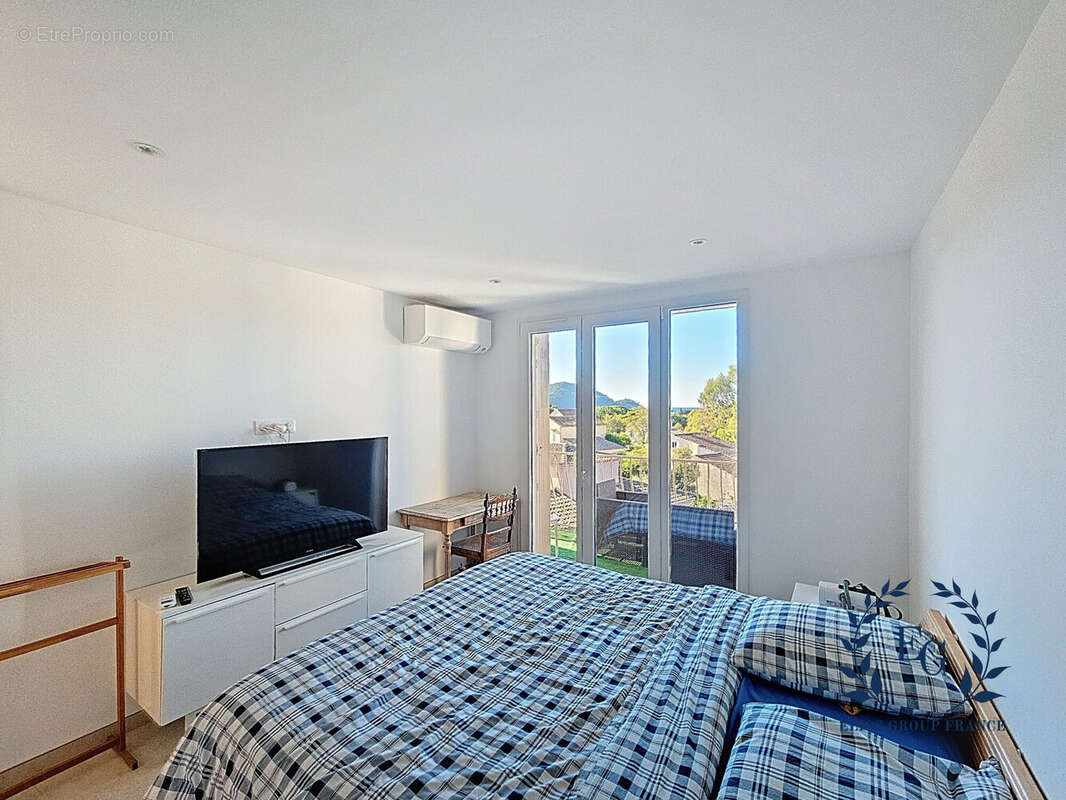Appartement à SAINT-CYR-SUR-MER