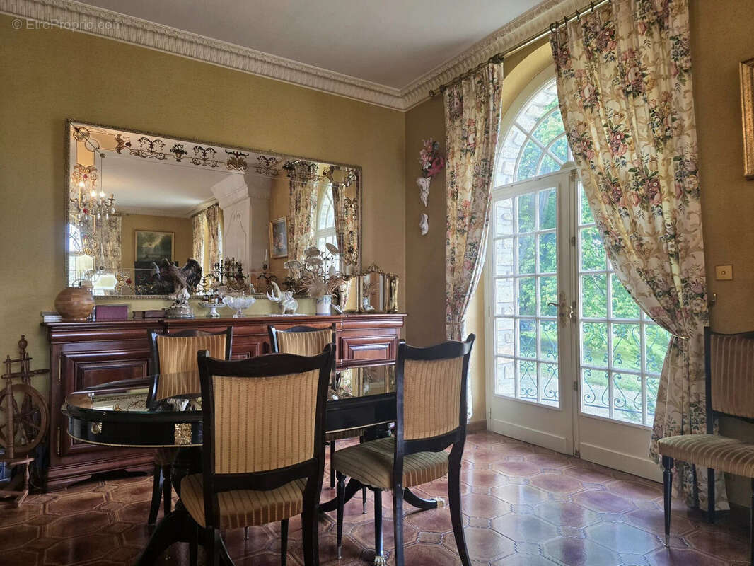 Maison à ROULLET-SAINT-ESTEPHE