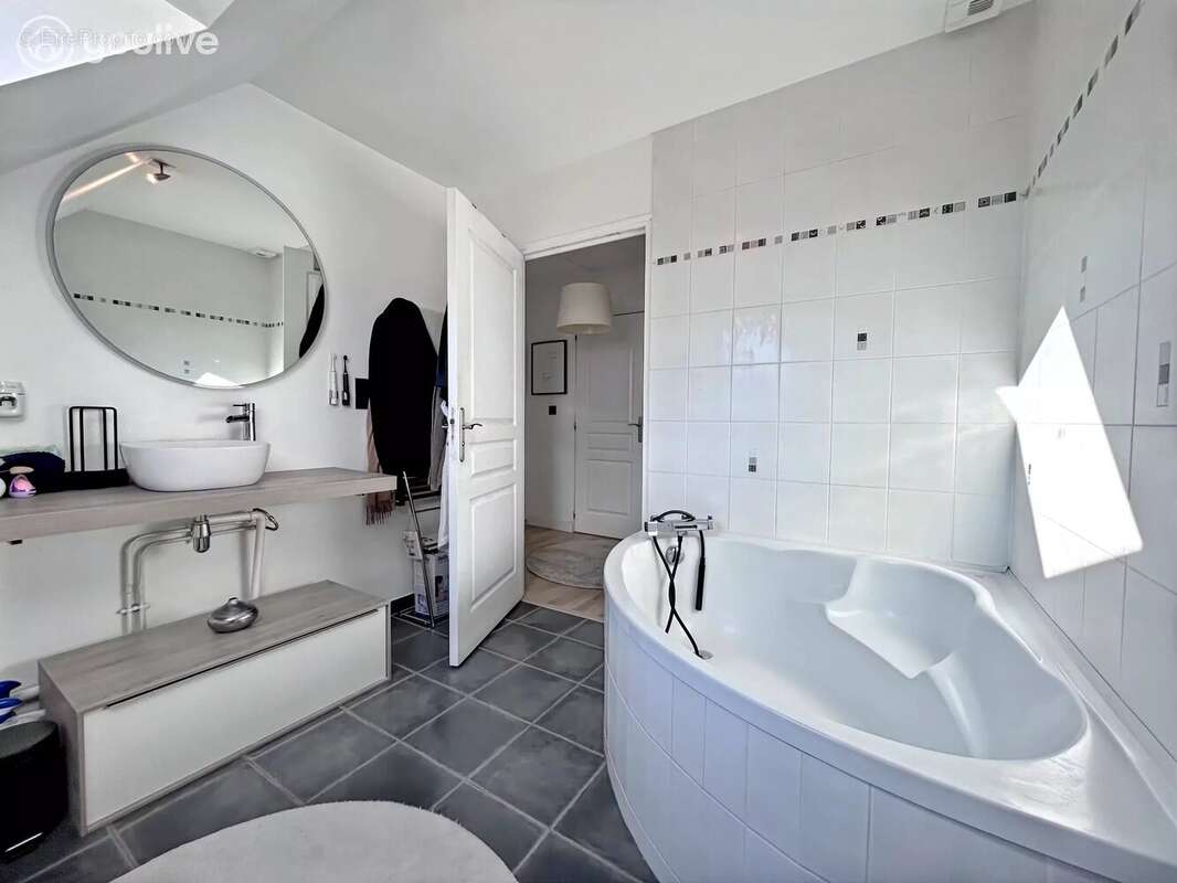 Maison à BEAULIEU-SUR-LAYON