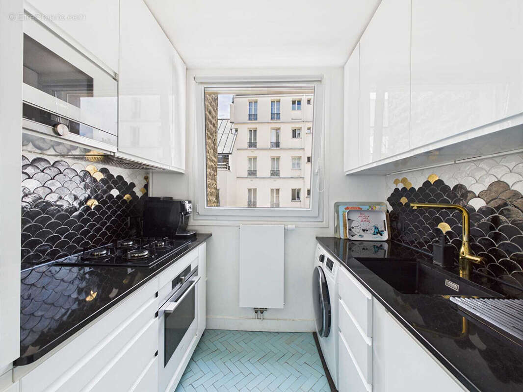 Appartement à PARIS-17E