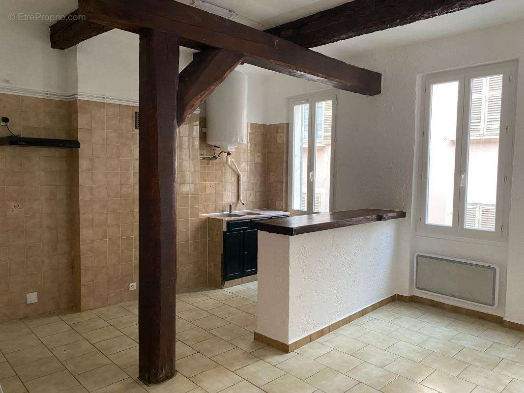 Immeuble de rapport à vendre, RDC+5 comprenant 5 appartement et un local commercial, TOULON centre historique (83000), proche du - photo 3