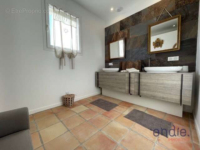 Maison à LA GARDE-FREINET