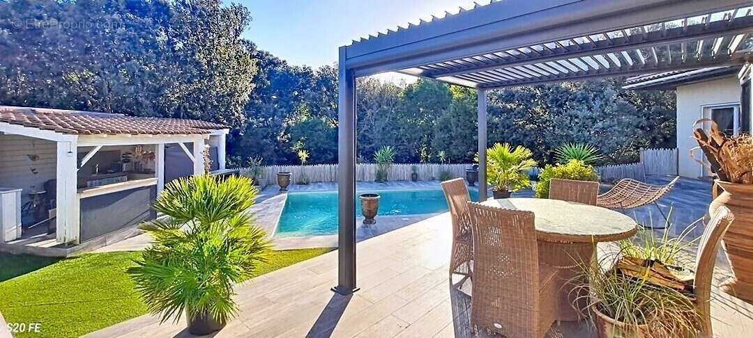 Villa spacieuse de 168m2 avec une piscine s'étendant sur 851m2 de terrain - photo 4