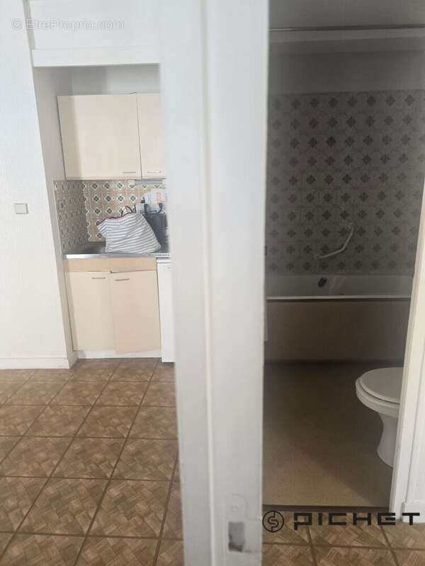 LA ROCHELLE  CENTRE VIEUX PORT Appartement  2 pièce(s) 31.56 m2; - photo 6