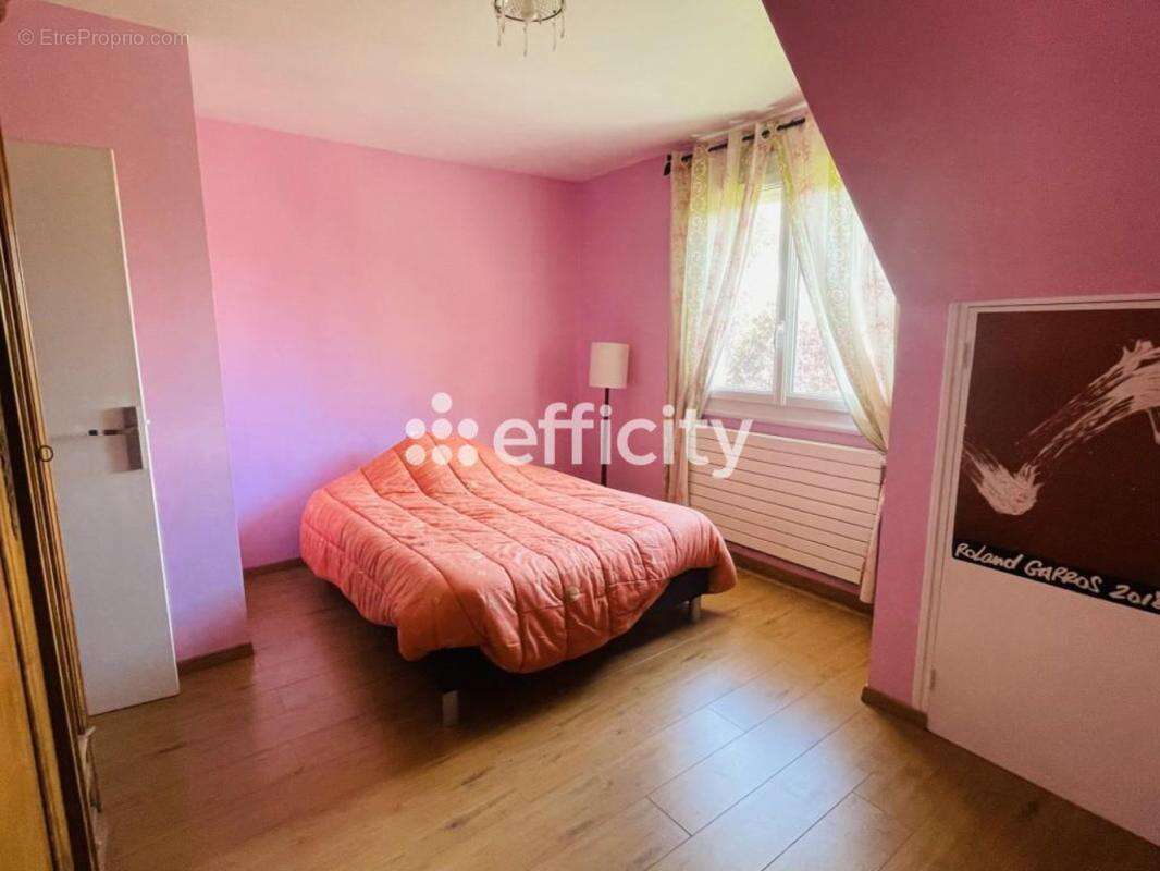 Maison à LA CHAPELLE-DU-BOIS