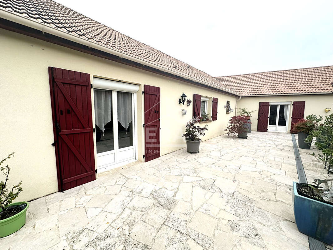 Maison à PONT-SUR-YONNE