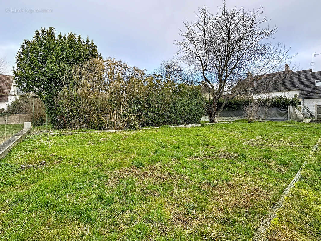 Terrain à VILLERS-BOCAGE