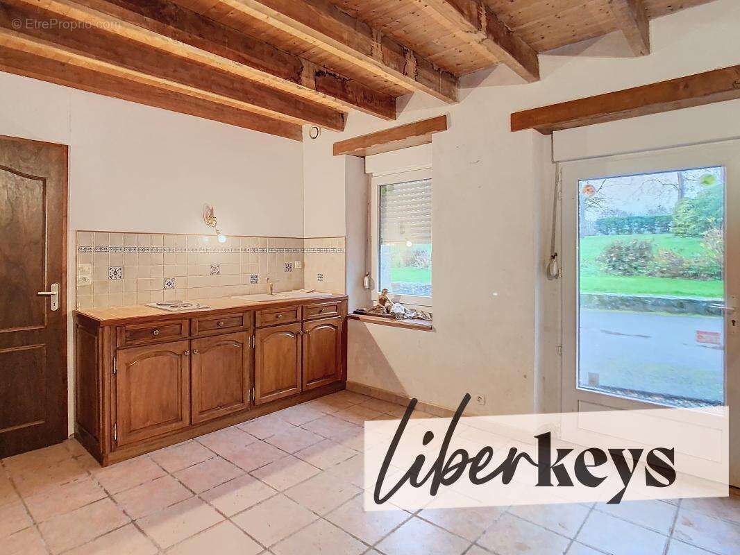 Maison à LA ROCHE-DERRIEN