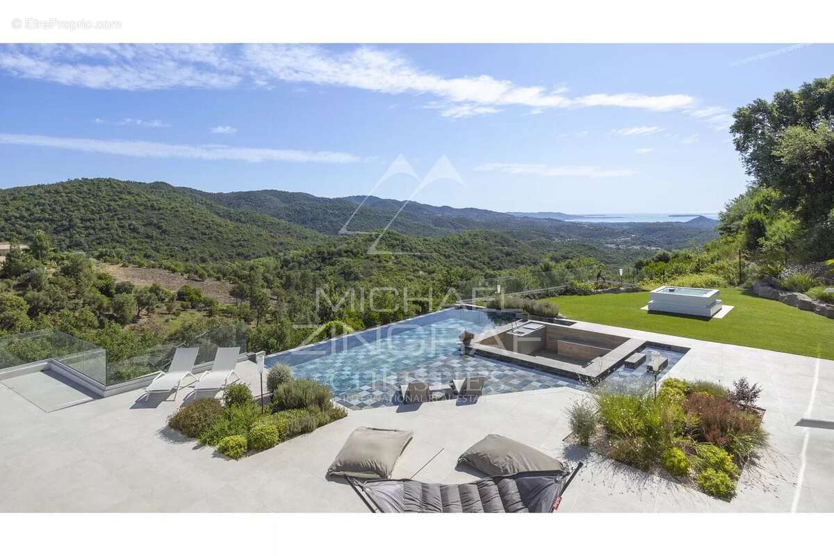 Maison à MANDELIEU-LA-NAPOULE