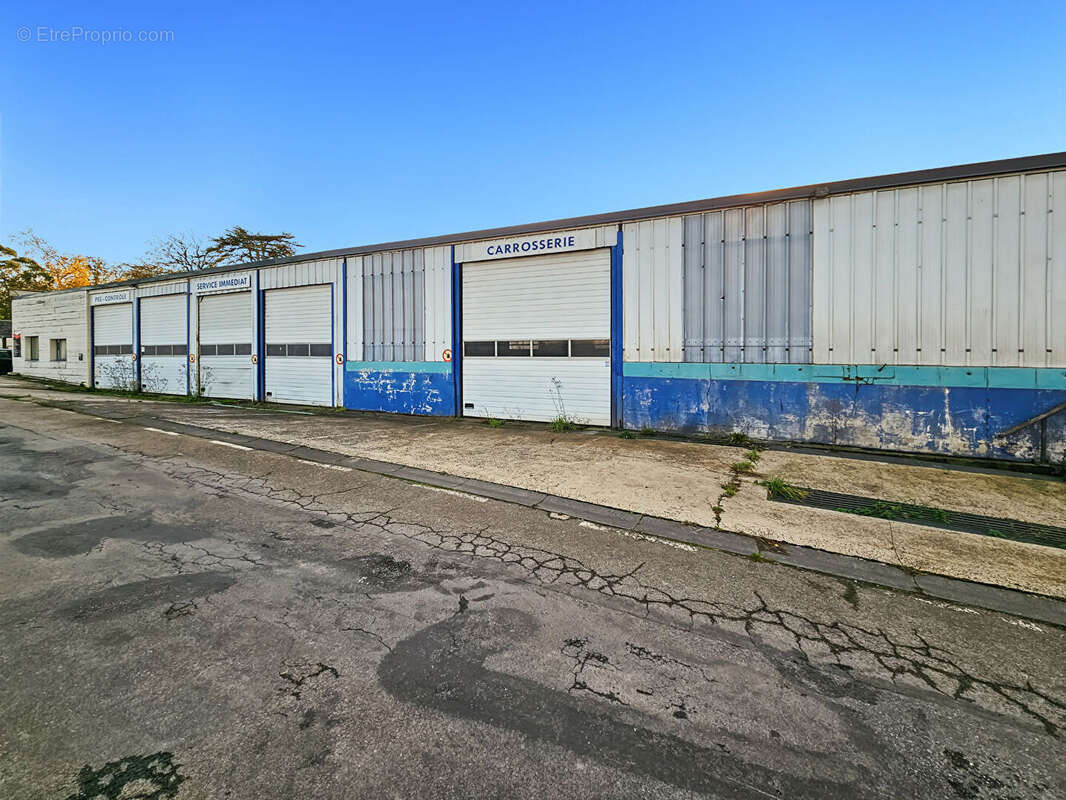 Parking à BAZOUGES-LA-PEROUSE