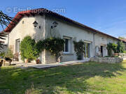 Maison à SAINT-LAURENT-DE-COGNAC