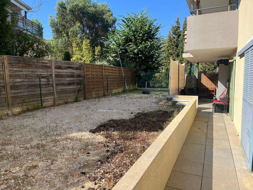 Appartement À Vendre F4 80 m² Terrasse Jardin Garage - photo 2