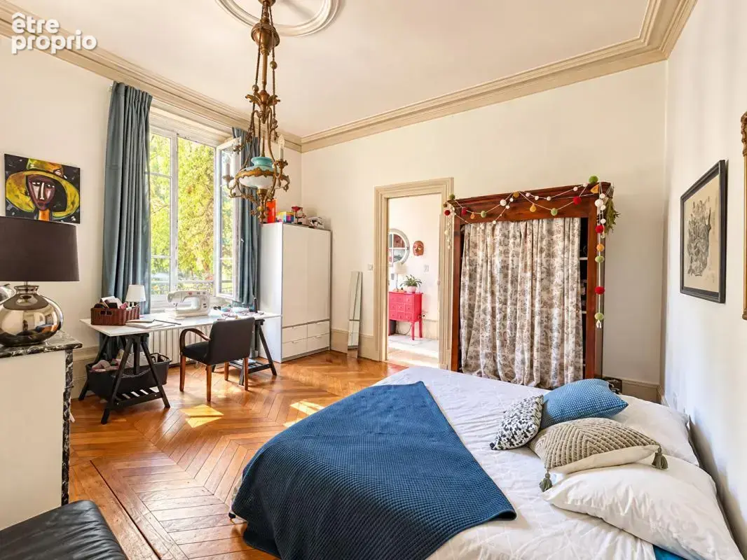 Maison de maître avec piscine et terrain arboré de 1 600 m² - photo 8