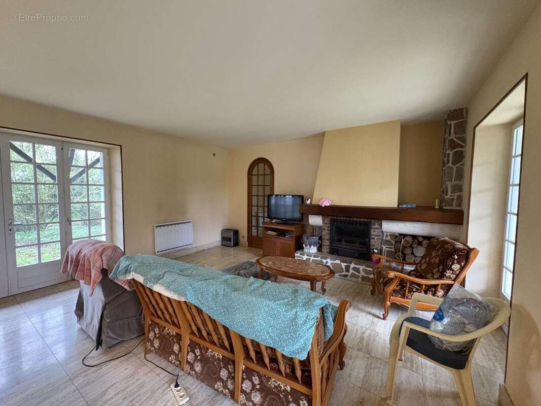 Maison 189 m² à La Foye-Monjault  - photo 4