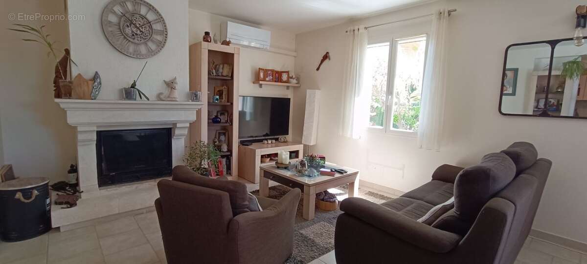 Maison à SAINT-CYR-SUR-MER