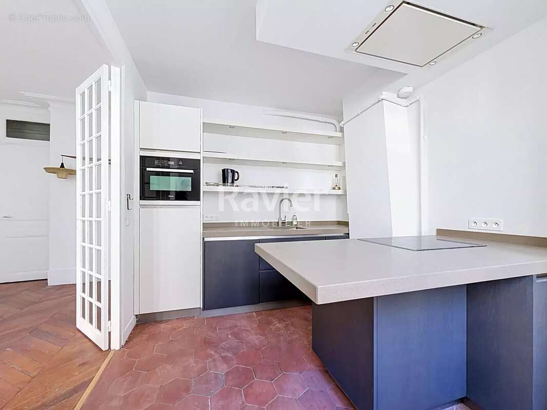 Appartement à PARIS-1E